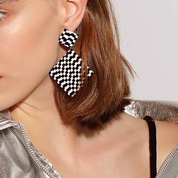 

1pair Checker Geometric Drop Earrings, Black and white