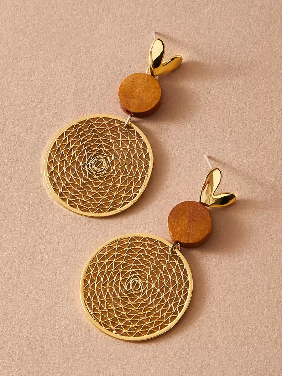 1對心形鏤空裝飾耳墜