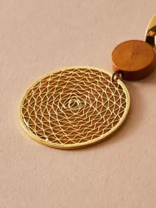 1對心形鏤空裝飾耳墜