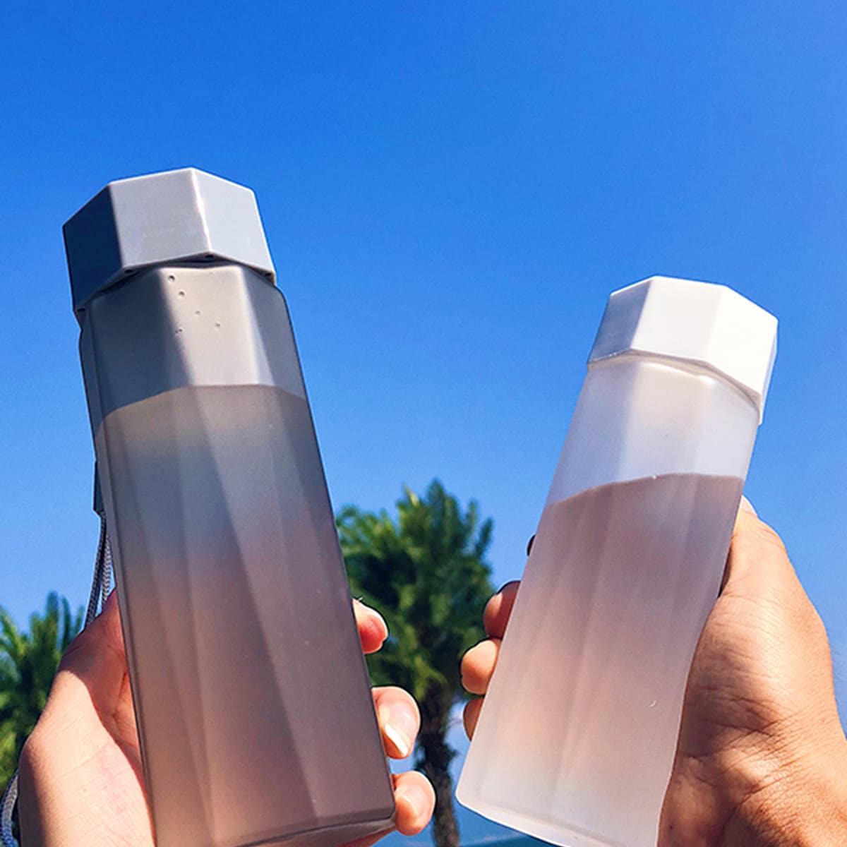 

1pc Multi-edge Scrub Plastic Water Bottle, Multicolor