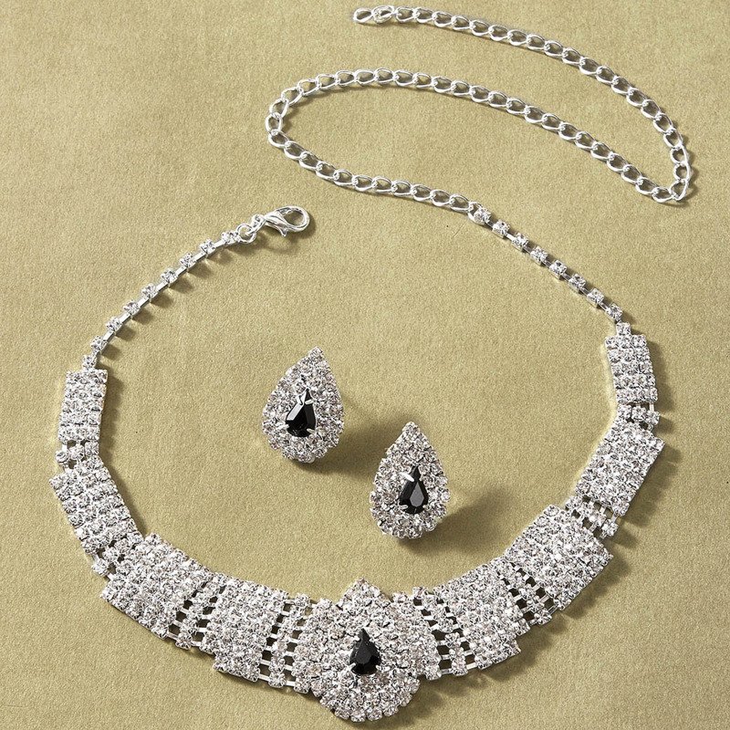 

3pcs Rhinestone Engraved Necklace & Earrings