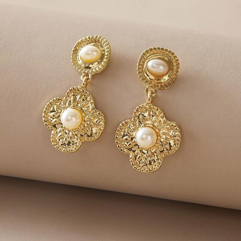 

1pair Faux Pearl Decor Textured Clover Drop Earrings, Gold