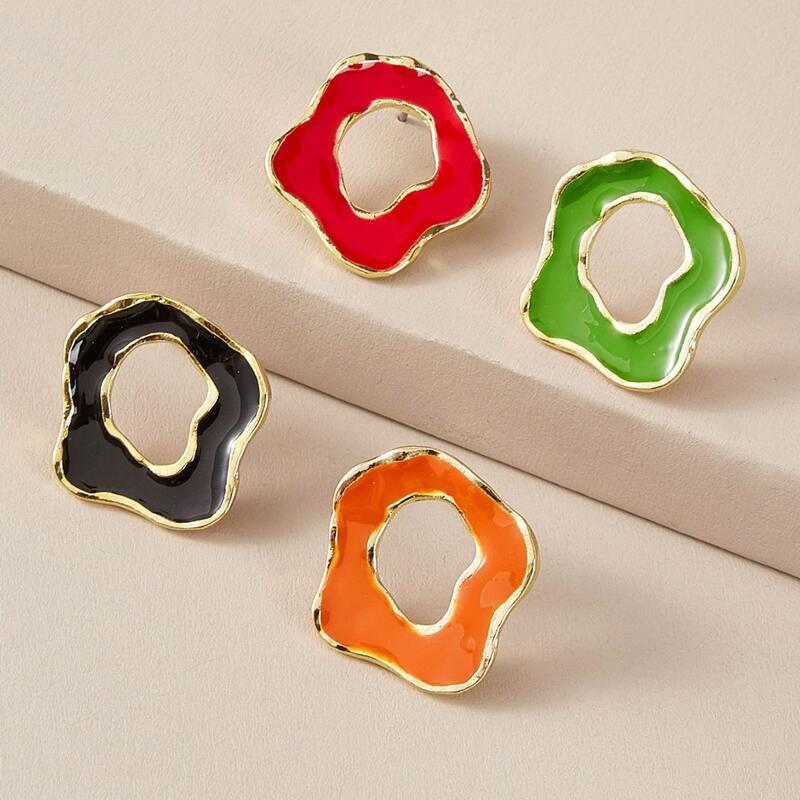 

4pcs Hollow Out Flower Decor Stud Earrings, Multicolor