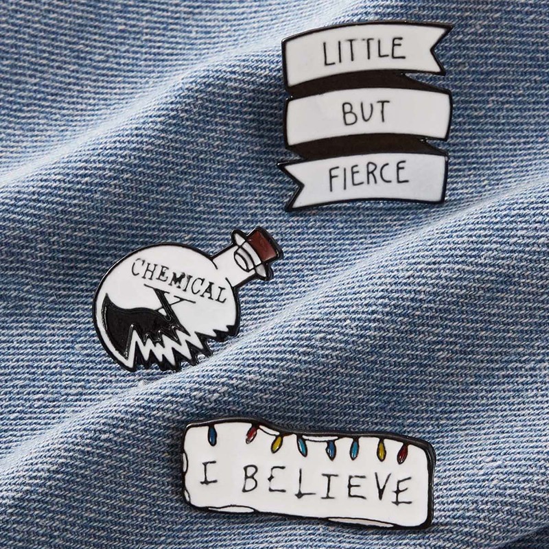 

3pcs Slogan Graphic Brooch, Multicolor