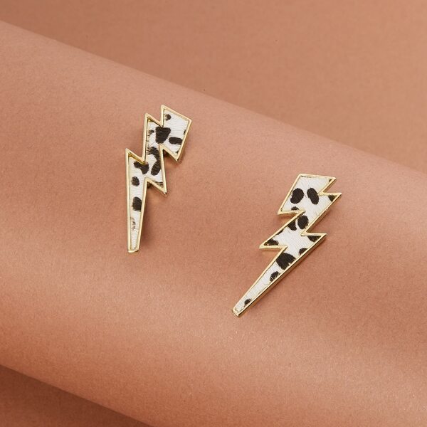 

1pair Cow Hair Dalmatian Thunder Bold Earrings, Multicolor