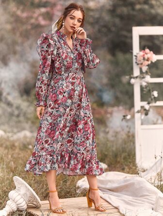 فستان مكشكش بعنق مسنن وبطباعة زهر