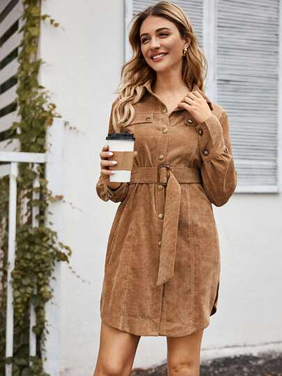 Robe chemise en velours côtelé fendue
