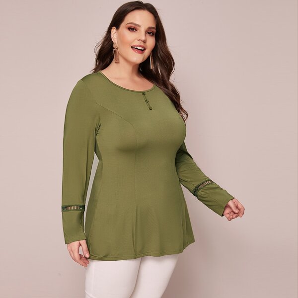 

Plus Solid Button Front Tee, Army green