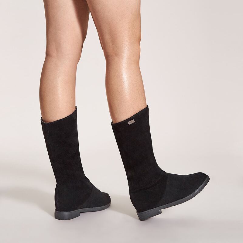 

Solid Ruched Suede Boots, Black