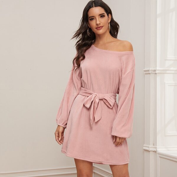

Bishop Sleeve Belted Fleece Dress, Pink pastel