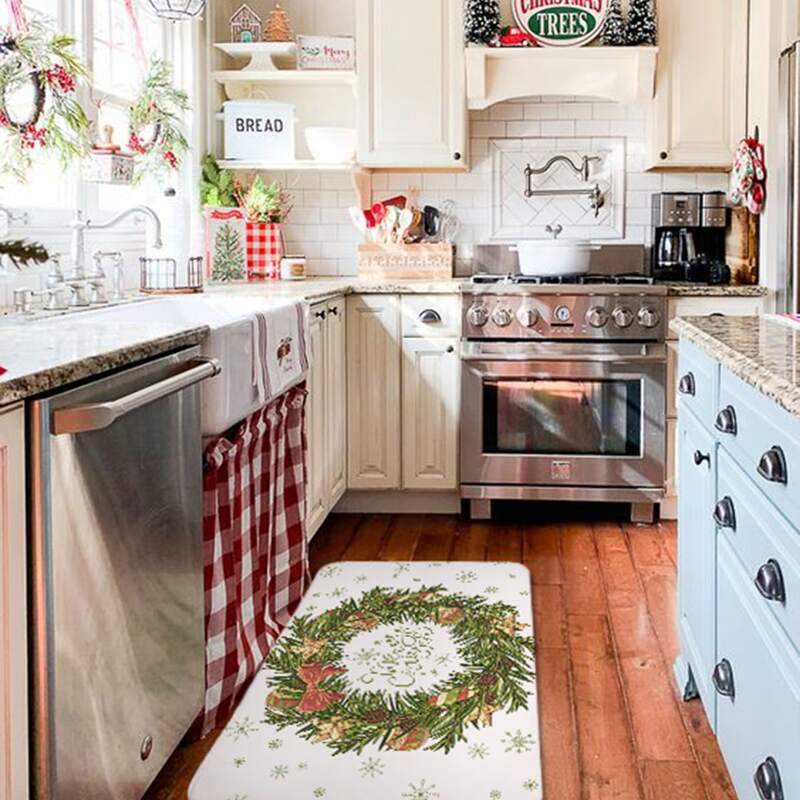 

Christmas Wreath Print Floor Mat, Multicolor