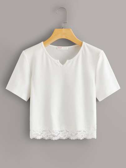 تي شيرت مضلع بفتحة ودانتيل متباين