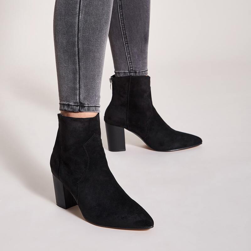 

Point Toe Zip Back Chunky Boots