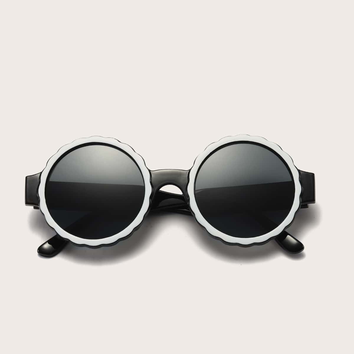 

Flower Frame Sunglasses, Black