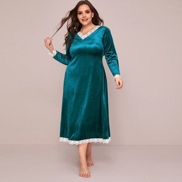 

Plus V-neck Lace Trim Velvet Nightdress, Green