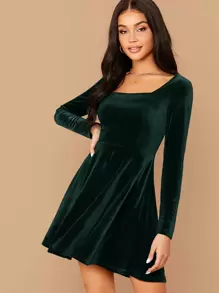 SHEIN Belle Vestido de terciopelo unicolor de cuello cuadrado - Verde Oscuro - Ver 1