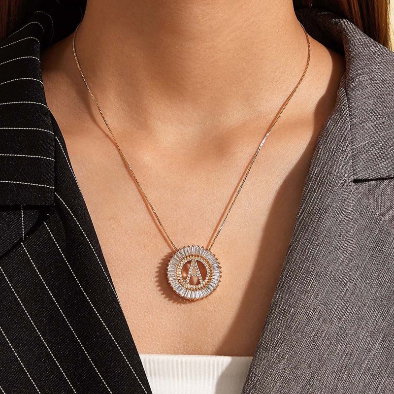 

1pc Letter Charm Necklace, Gold