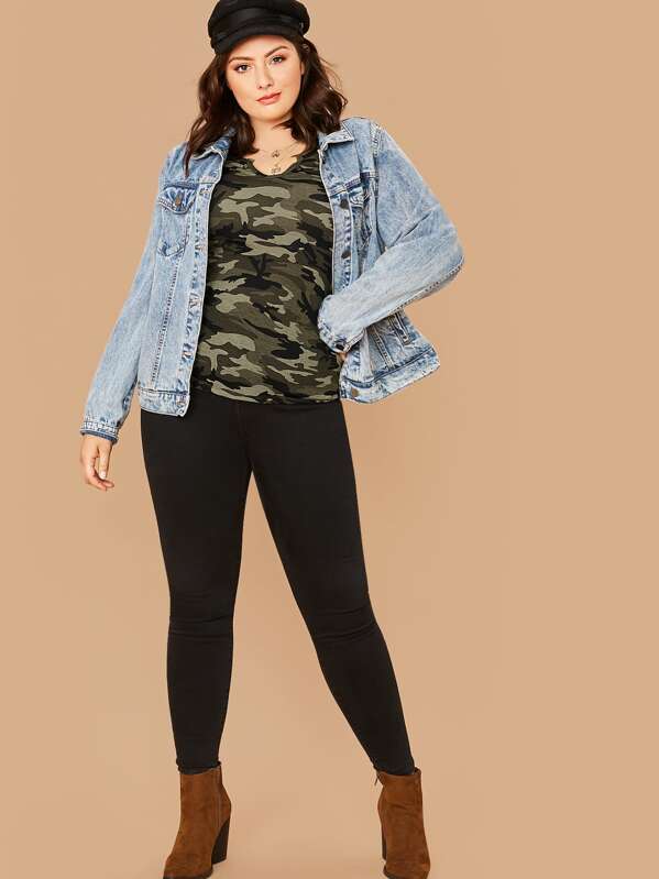 

Plus V-cut Neck Camo Print Tee, Multicolor, Marcelle Pallais