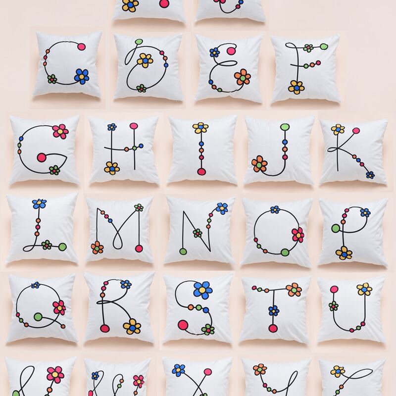

1pc Flower & Letter Graphic Cushion Cover Without Filler, White