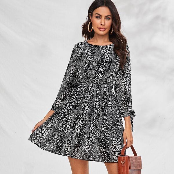 

Knotted Cuff Ditsy Floral Print A-line Dress, Black and white