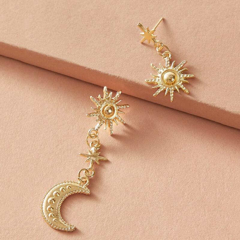 

1pair Moon & Star Mismatched Drop Earrings, Gold