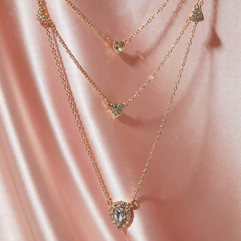 

1pc Rhinestone Engraved Heart Charm Necklace, Gold