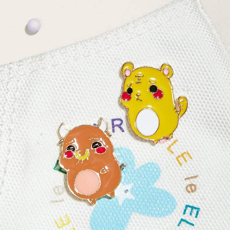 

2pcs Hamster Shaped Brooch, Multicolor