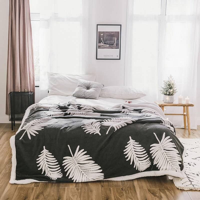 

1pc Multifunctional Feather Pattern Blanket, Multicolor