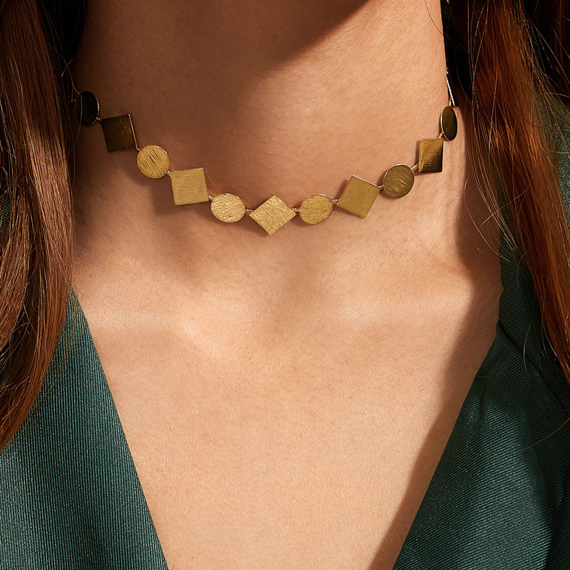 

1pc Textured Geometric Necklace, Gold