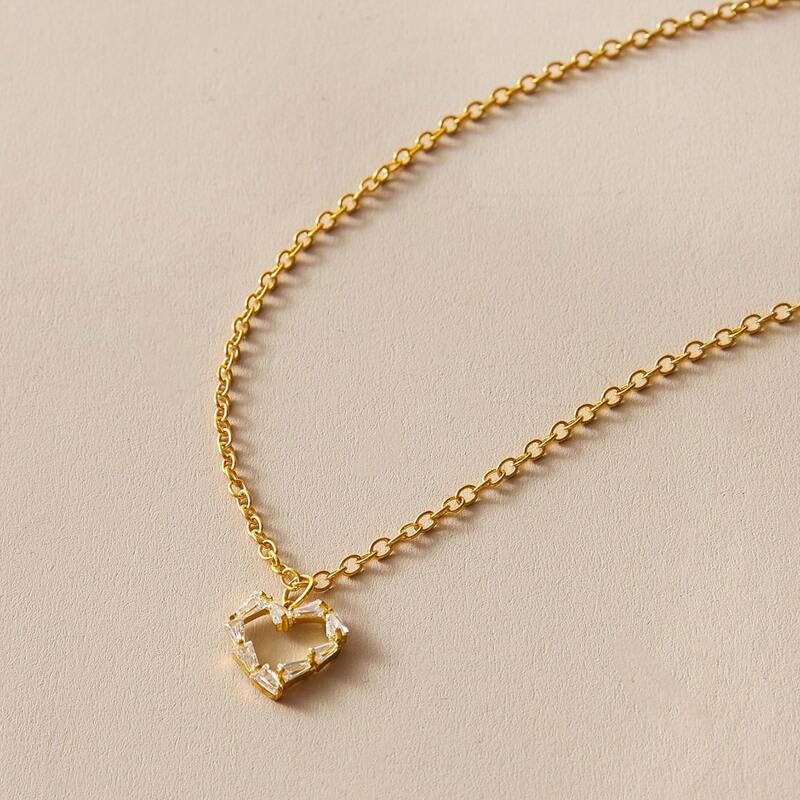 

1pc Rhinestone Engraved Heart Pendant Necklace, Gold