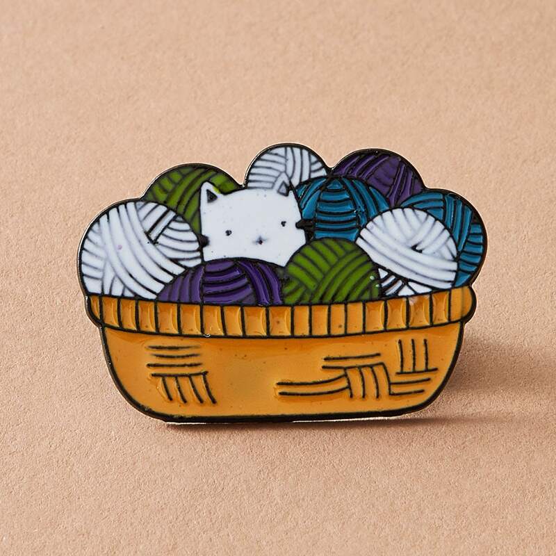 

1pc Cute Yarn Ball With Cat Shaped Brooch, Multicolor