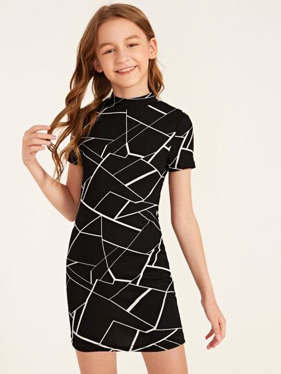 فستان ضيق نمط جغرافي وبفتحة خلفي للبنات