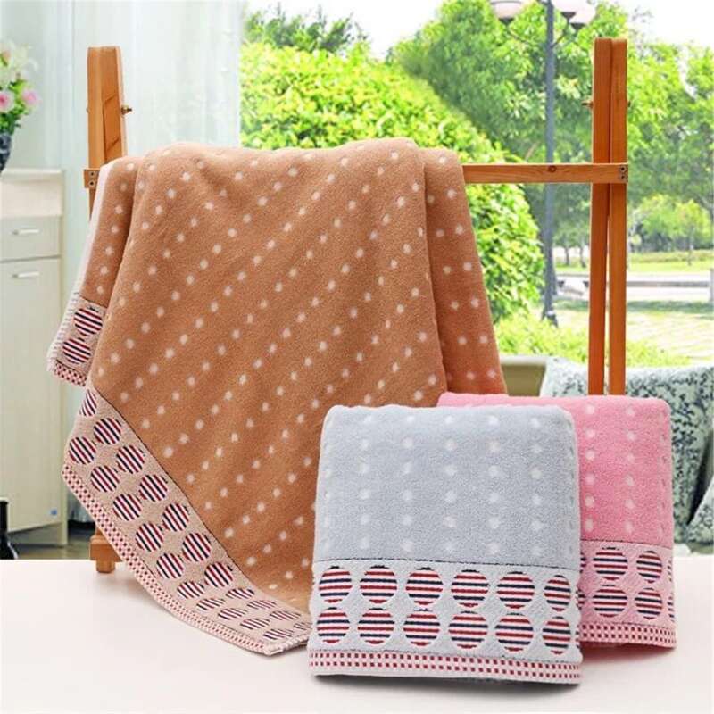

1pc Dot Print Bath Towel, Multicolor
