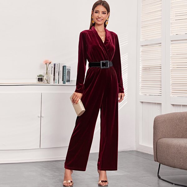 

Бархатый широкий комбинезон с поясом и шалевым вырезом, Бургундия