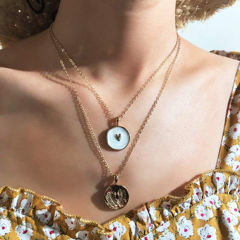 

2pcs Round Heart Charm Necklaces, Gold