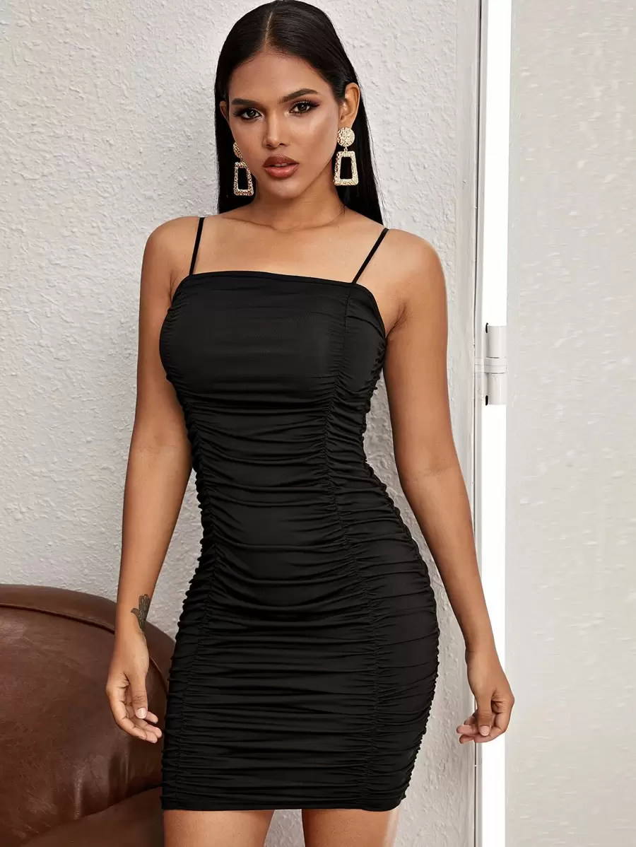 SHEIN Unity Vestido de tirante ajustado fruncido unicolor - Negro - Ver 1