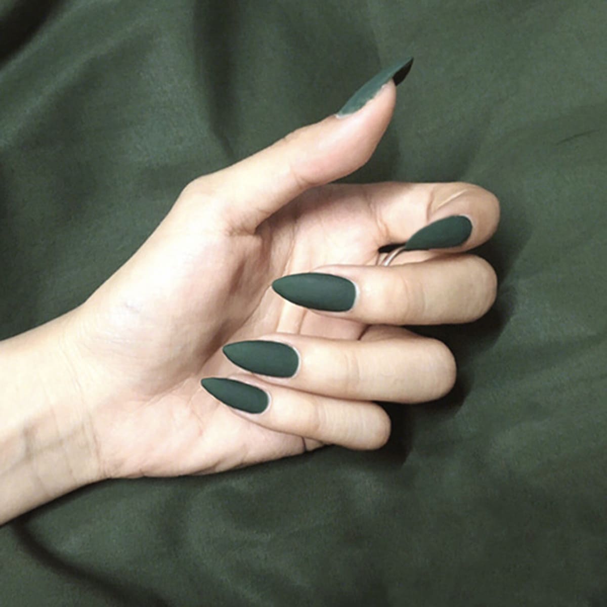 

24pcs Plain Point Fake Nails, Green