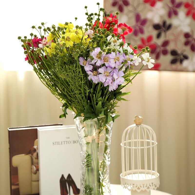 

1bundle Artificial Daisy With 12pcs Head