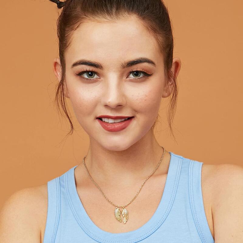 

1pc Wing Charm Necklace, Gold