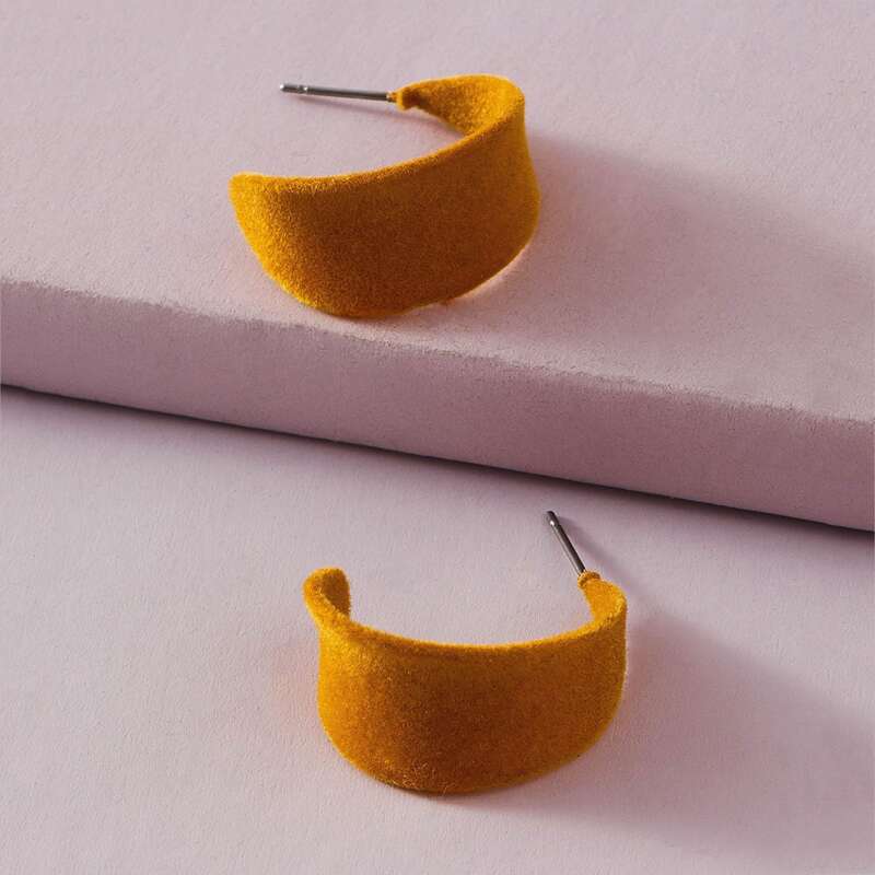 

1pair Velvet Cuff Hoop Earrings, Yellow