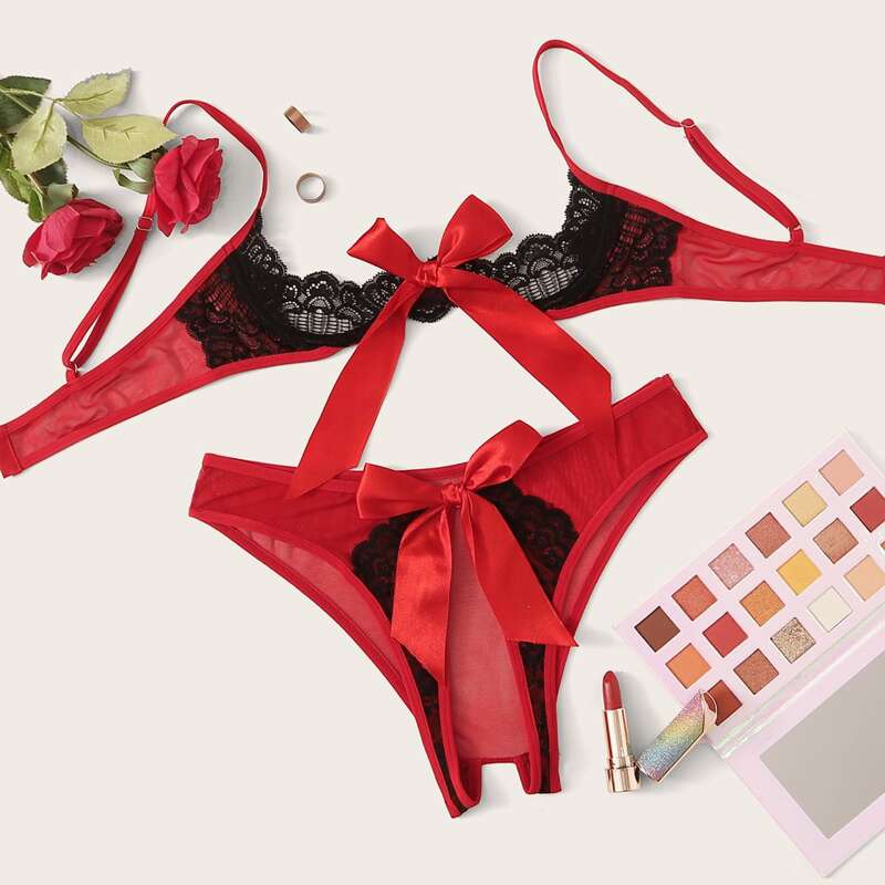 

Contrast Lace Mesh Underwire Lingerie Set, Red