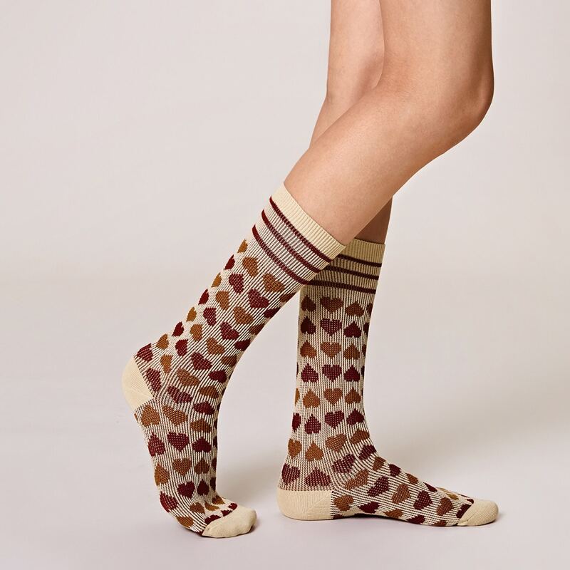 

1pair Heart Pattern Socks, Multicolor