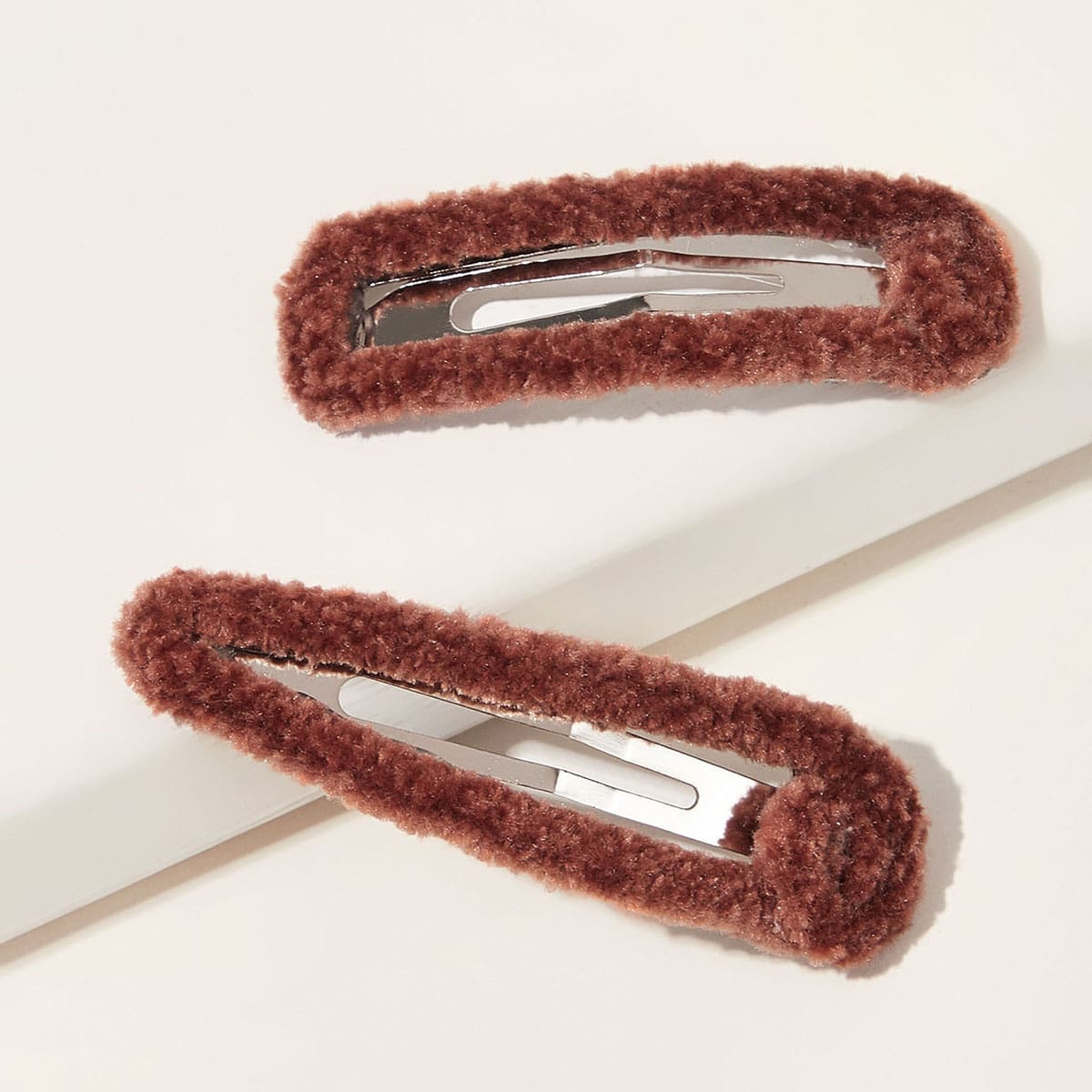 

2pcs Fluffy Hair Snap Clip, Red