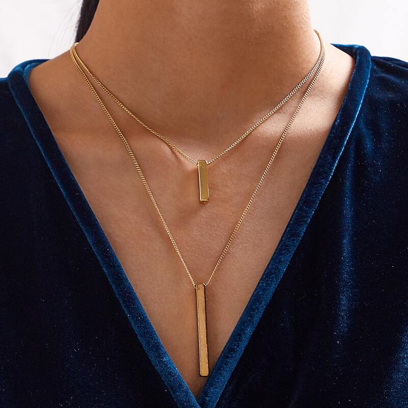 

1pc Metallic Strip Charm Layered Necklace, Gold