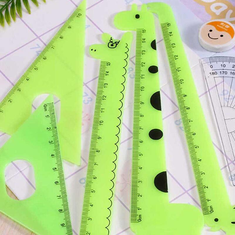 

4pcs Cartoon Giraffe Design Plastic Ruler Set