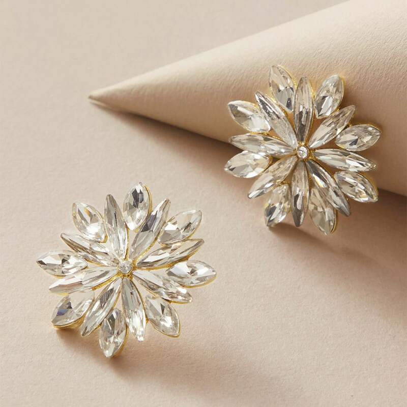 

1pair Rhinestone Engraved Flower Shaped Earrings, White