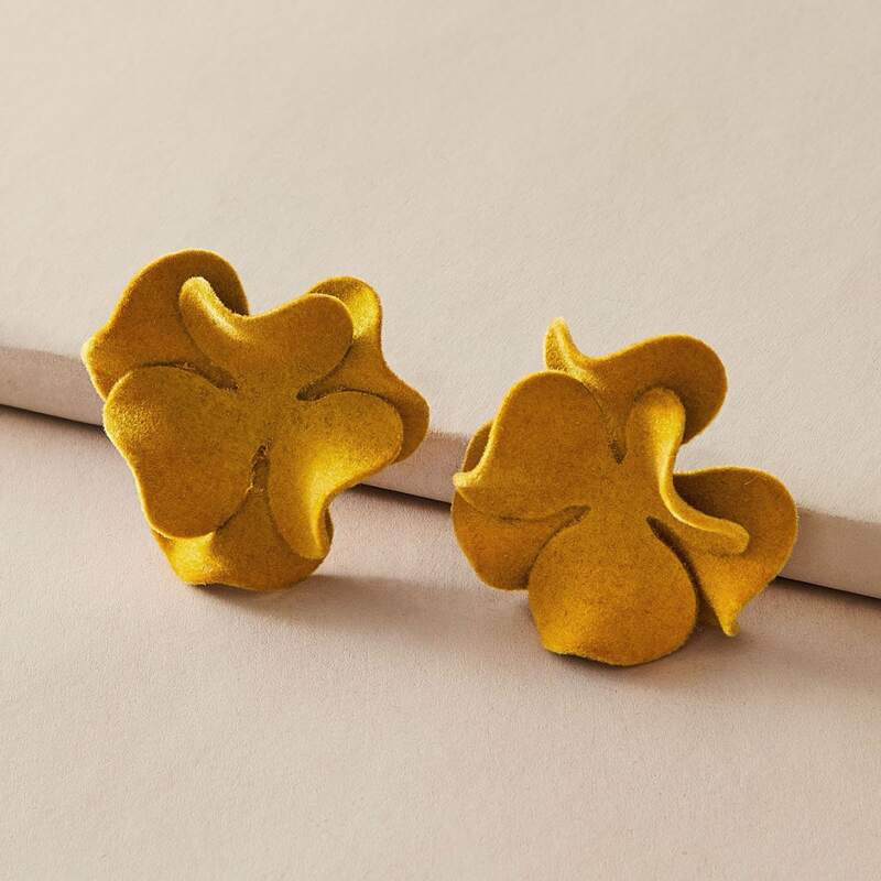 

1pair Flower Stud Earrings, Yellow