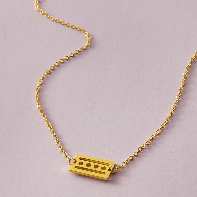 

1pc Audio Tape Charm Necklace, Gold
