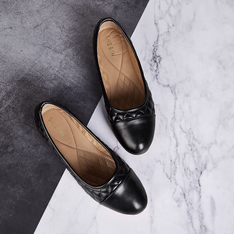 

Quilted Round Toe Flats, Black
