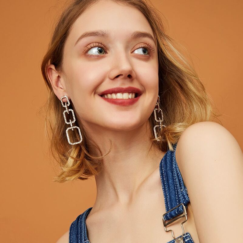 

1pair Rhinestone Engraved Geometric Drop Earrings, White
